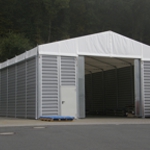 Lagerhalle mit Trapezblechwandverkleidung und Dachplane